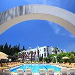 מלון Garden
