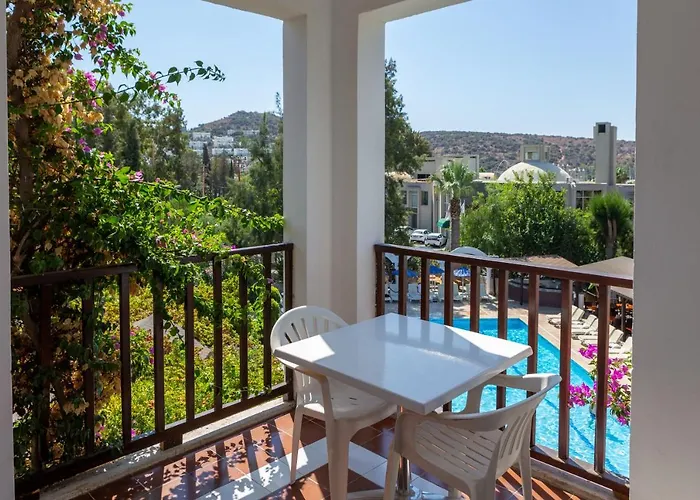 Natur Garden Hotel 3* Битез