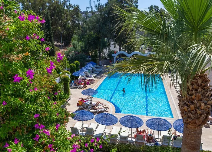 Natur Garden Hotel Отель Битез