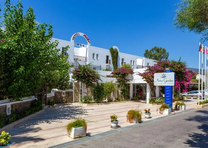 Natur Garden Hotel 3* Битез