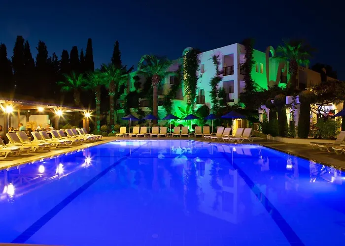 Natur Garden Hotel Отель Битез