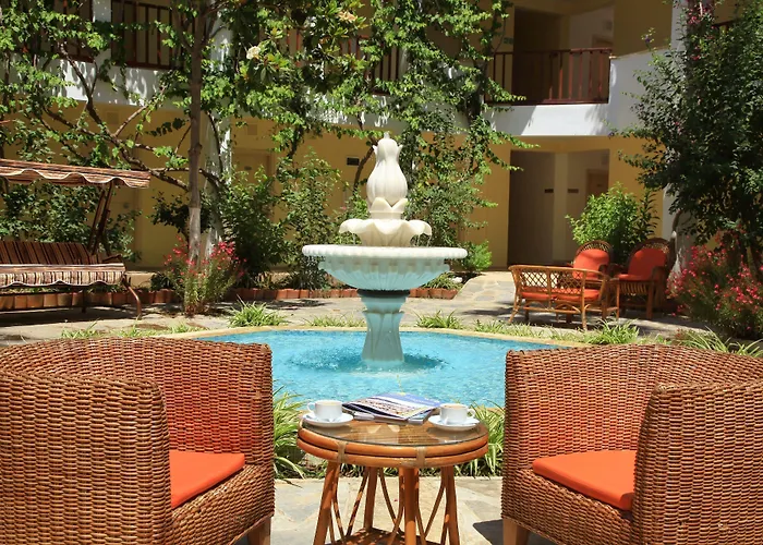 Natur Garden Hotel Битез