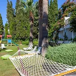 Garden Ξενοδοχείο 3*