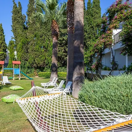 Garden Hotel 3*